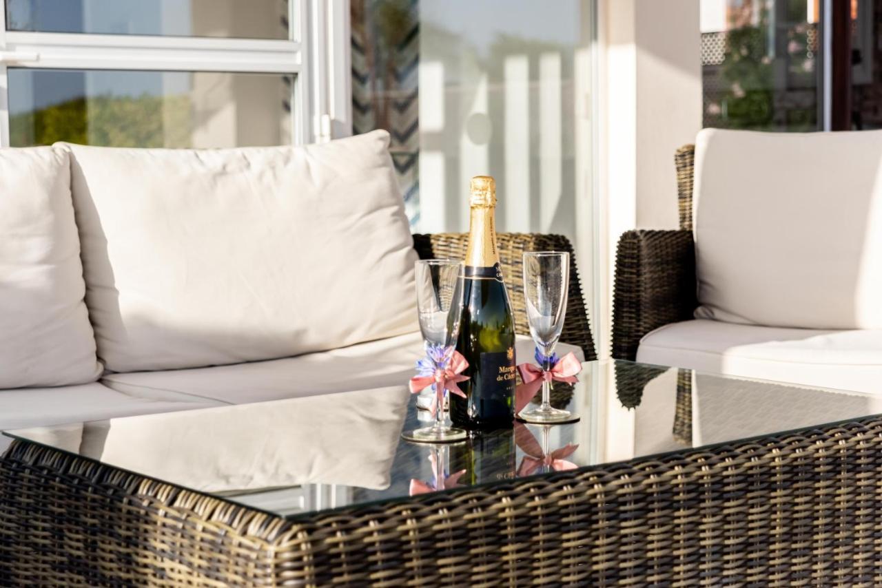 Villa Marina Sunrise By Ezoria Villas كورال باي المظهر الخارجي الصورة